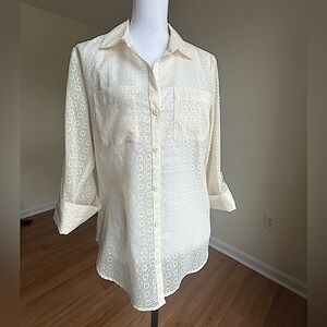 Ann Taylor || Woman’s Cream Lace Button-Up Blouse Sz 6